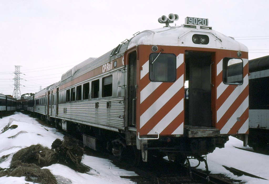 CP 9020 damaged now owned by VIA,there to be rebuilt or just to be canibalysed.