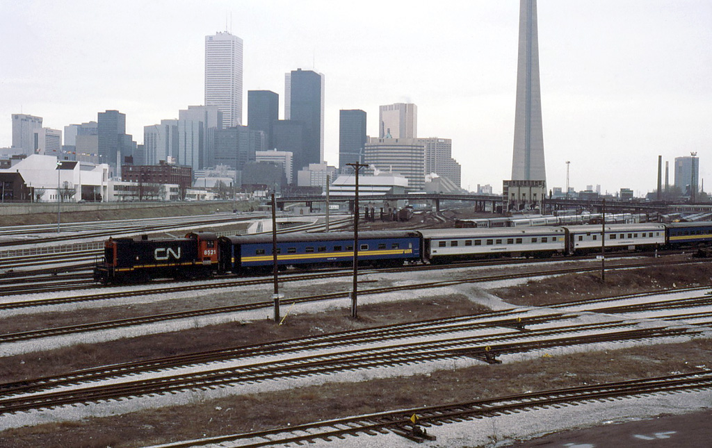 CN 8521 is shunting VIA cars.