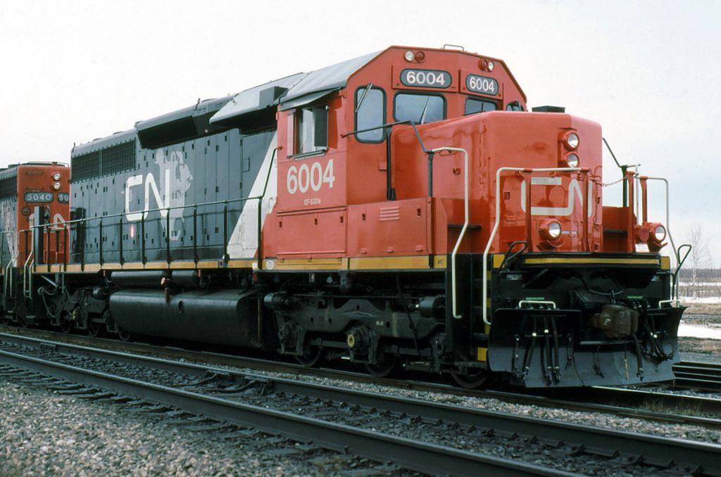 CN 307 stops for a meet with newly rebuilt SD-40u 6004.