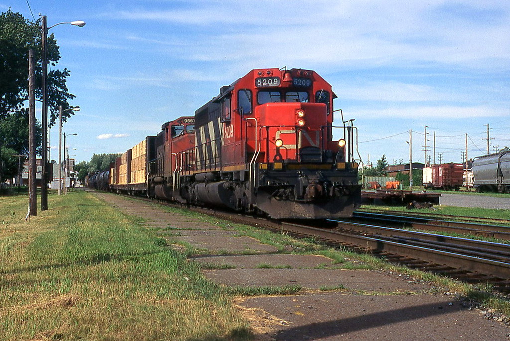 CN 391 just passed the station with a 30 year old SD and a younger GP.