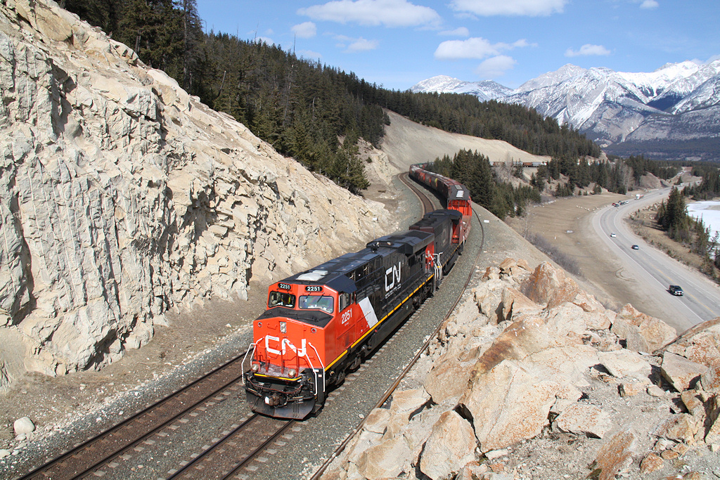 CN M303 from Toronto to Prince George heads westbound towards Jasper