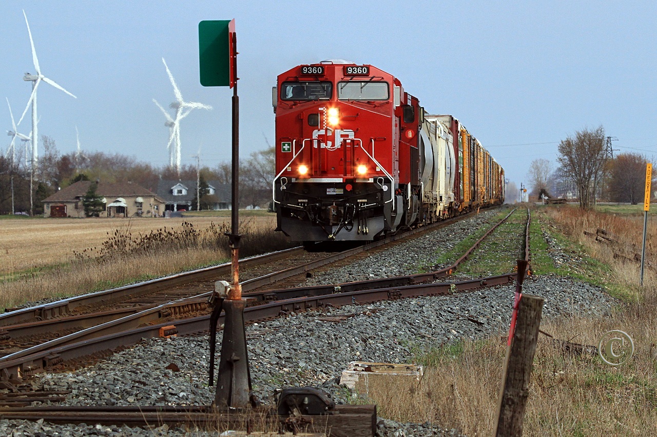CP 9360 with train 441 approaches the west siding switch at St. Joachim, mile 90.8 on the CP\'s Windsor Sub.