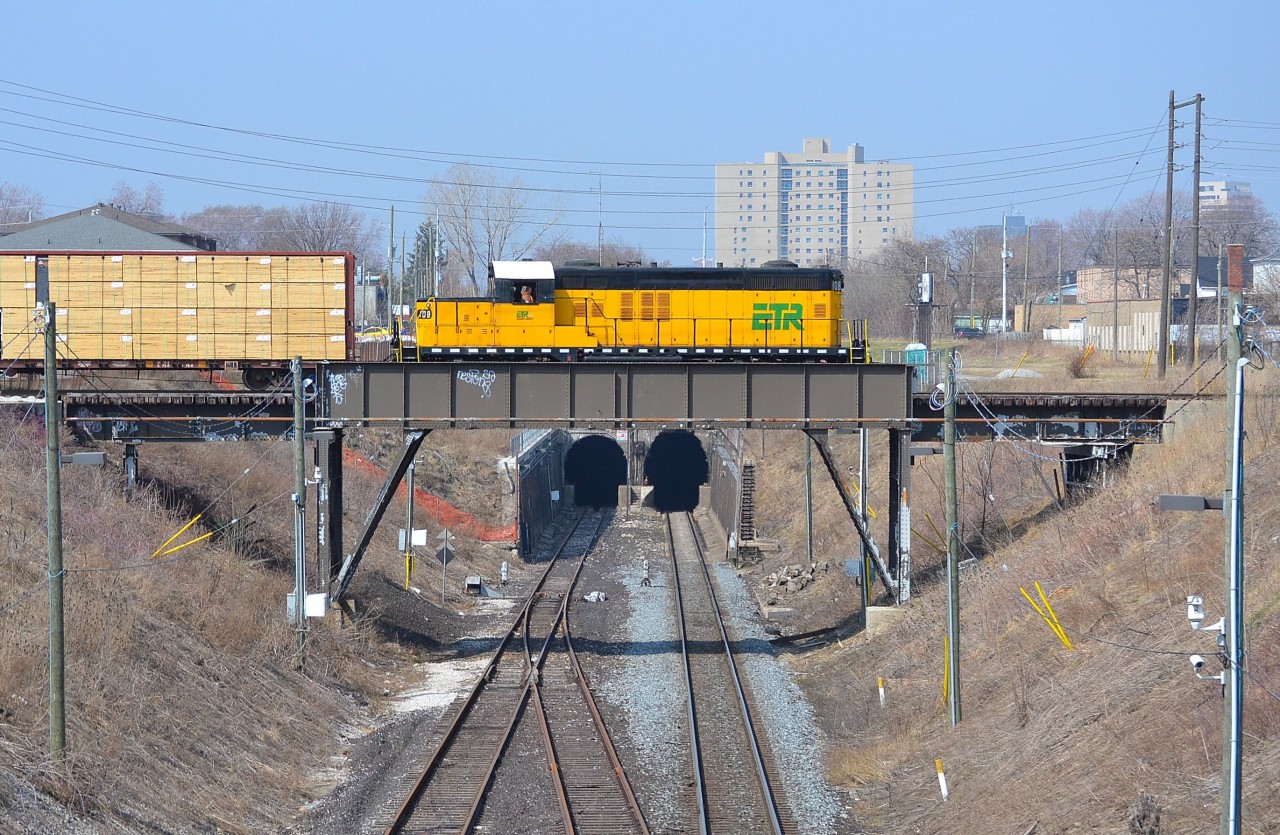 ETR 108, a GP9, heads westbound towards the CP Windsor Yard and passes over the Detroit Windsor rail tunnel entrance.