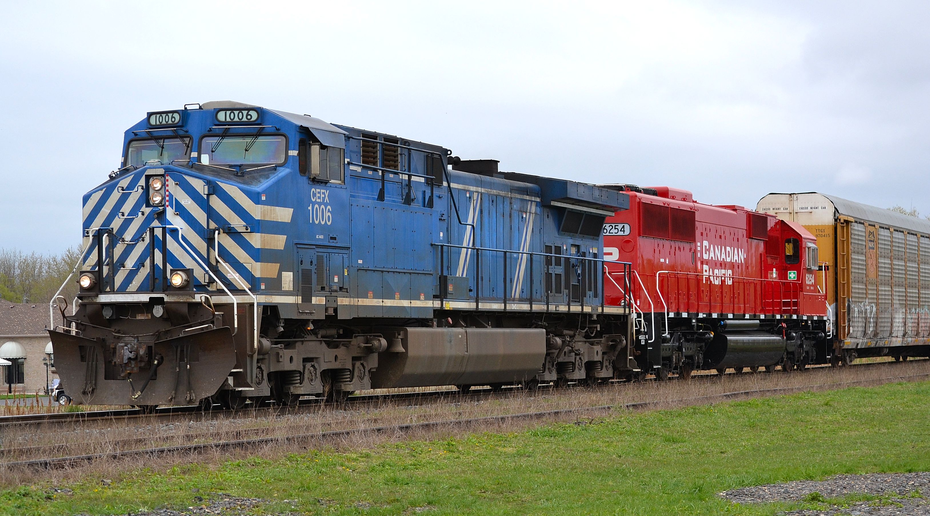 Railpictures.ca - Jay Butler Photo: CP 235 led by CEFX 1006 has freshly ...