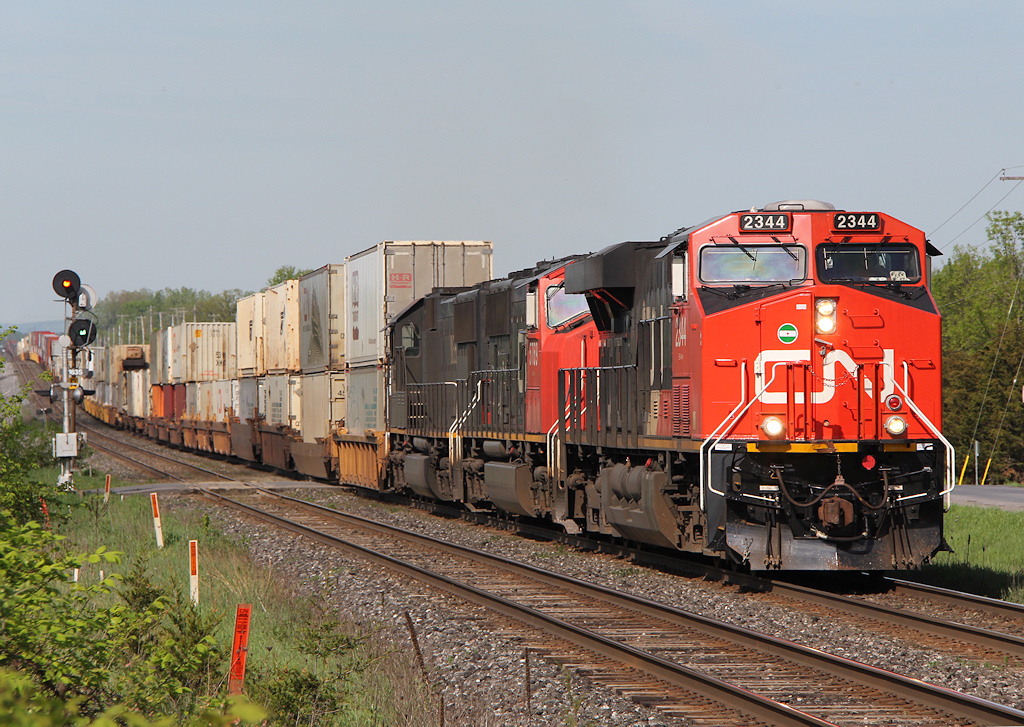 CN Q106 departs Belleville