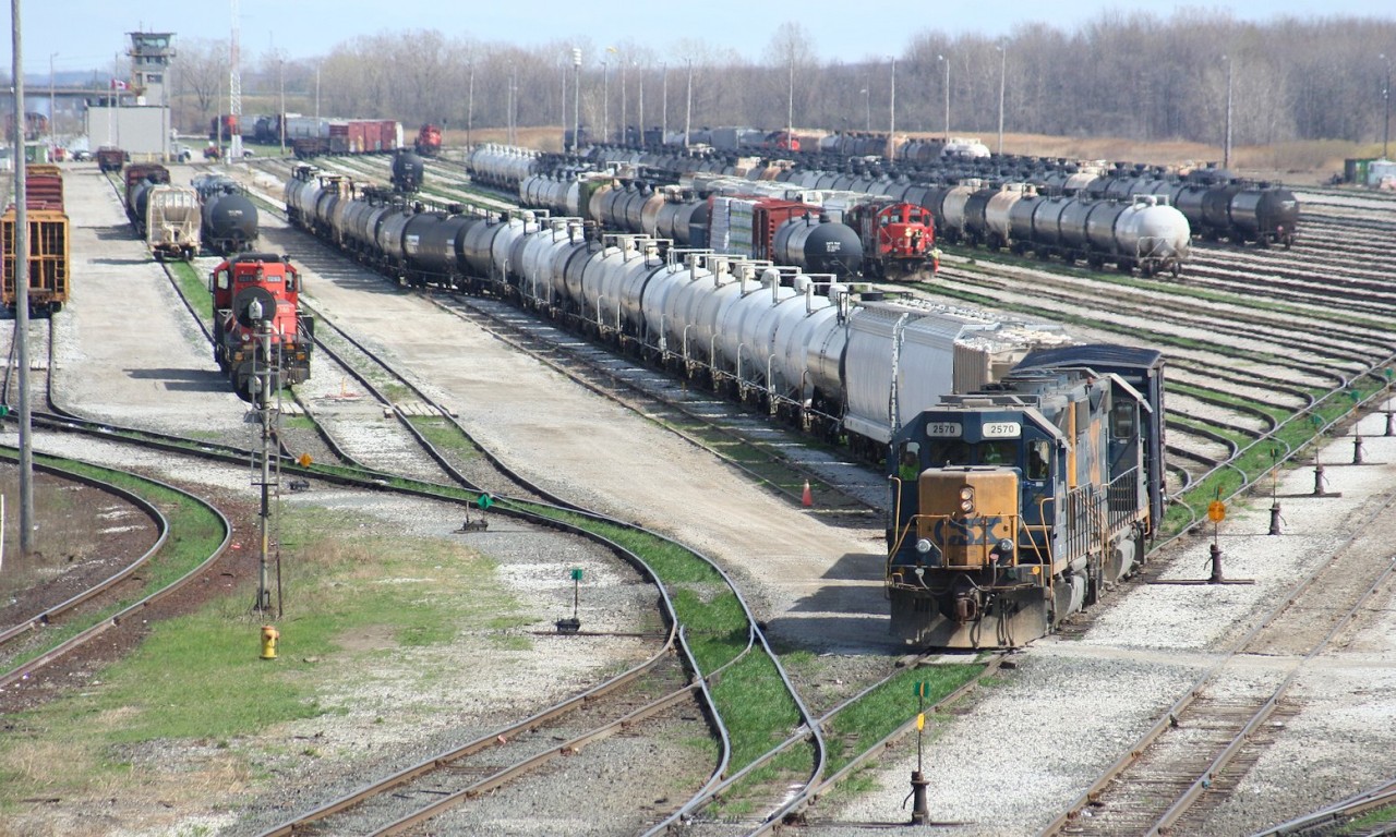 The daily CSX transfer has lifted its cars in CN\'s Sarnia Yard and is now heading back to their own small yard in Sarnia. CSX has a small isolated operation in Sarnia serving several refineries and petrochemical plants.