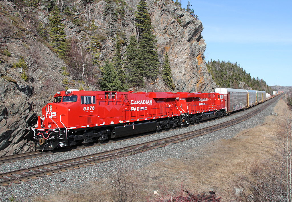 CP train 119-28 with new locomotives 9376 + 9371 (ES44AC) pull through Heron Bay, Ontario