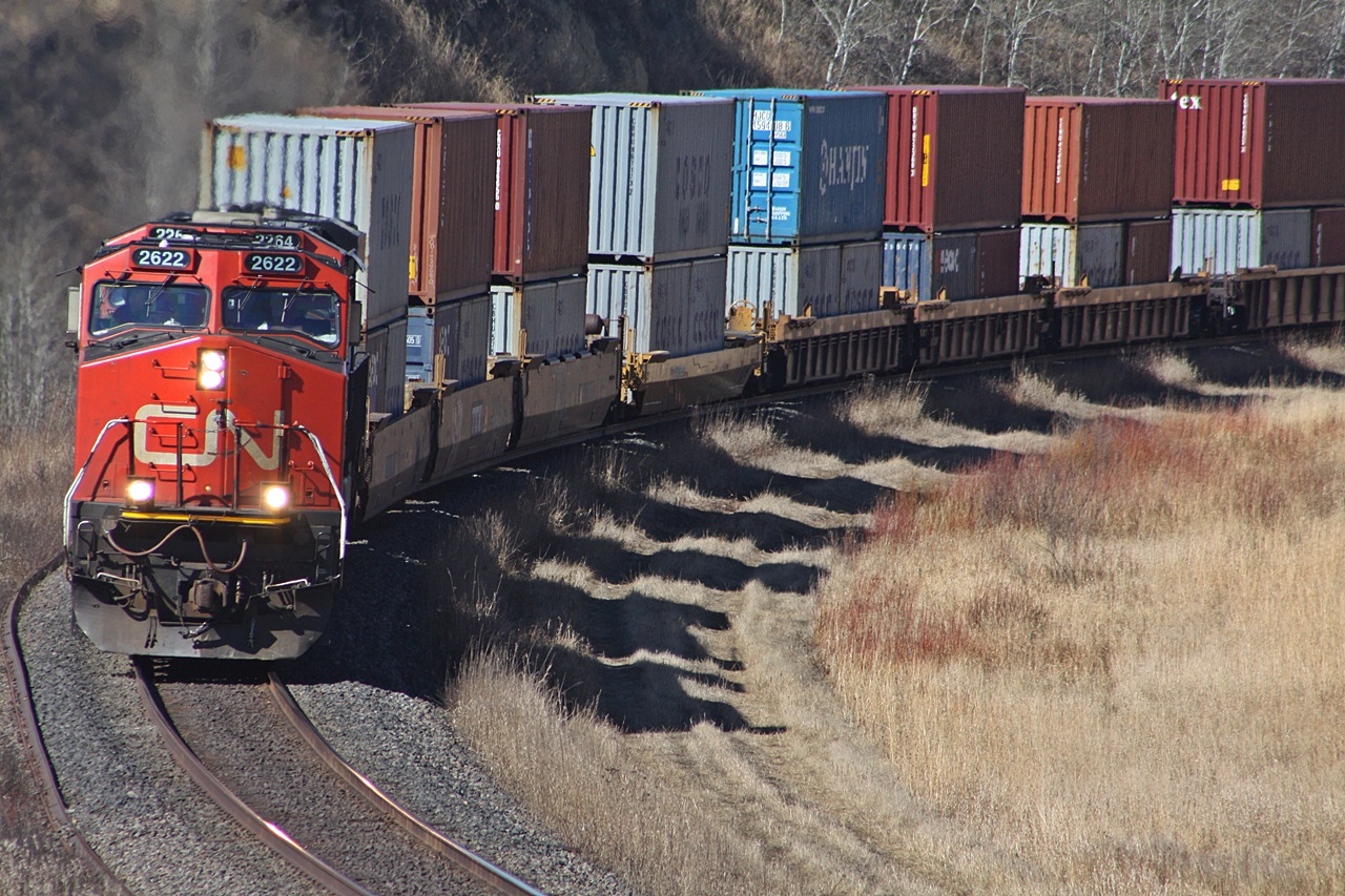CN 2622 and 2264 lead Q190 at Rivers Mb on a very warm day.
