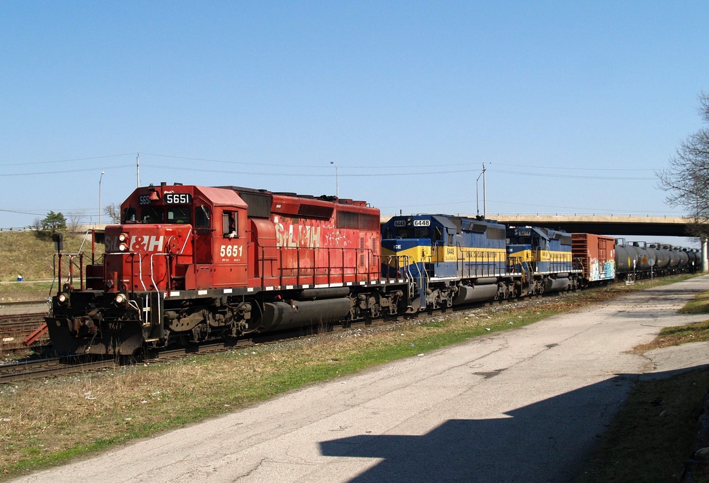 CP 615 by Galt @ 13:32 with StL&H 5651 - ICE 6448 - ICE 6414 and 79 cars.