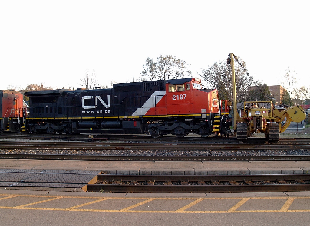 Just after 7:35am the front of CN 2197 is up in the air and everyone has cleared out of the way and I\'m able to get a shot of the full unit. The lead truck came off by one of the switches inthe Brantford Yard during the night.