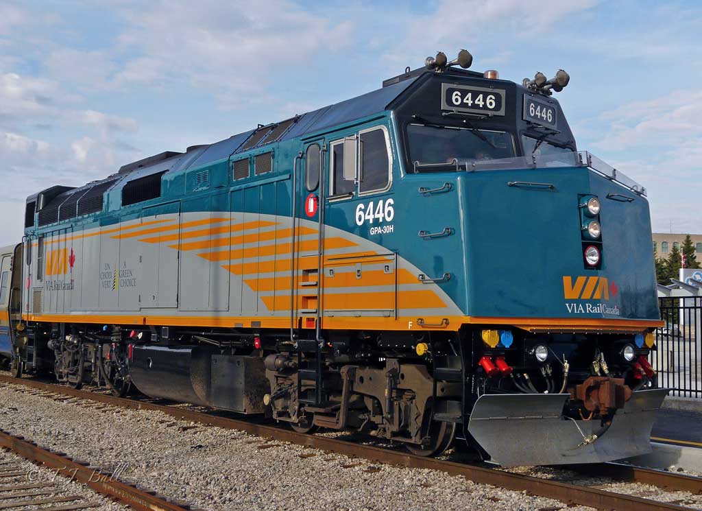 VIA 84 stopped at Guelph to entrain.