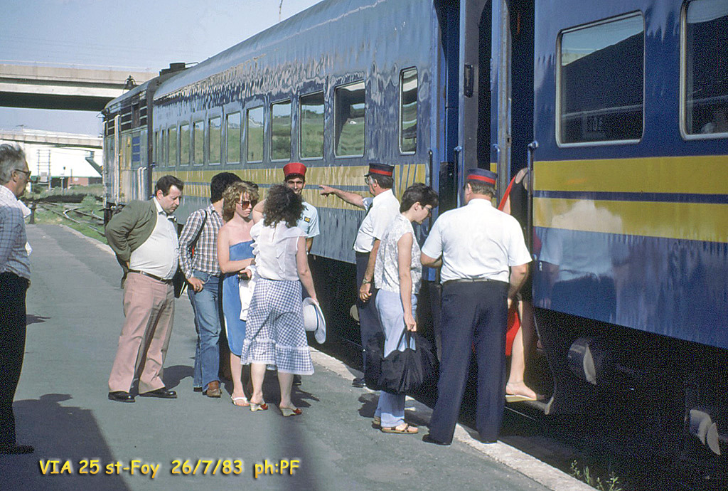 Boarding VIA 25 souvenirs of conductors on passenger trains.
