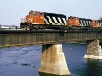 CN 205 crosses the Bécancour river with a long load of containers before the double stack era.