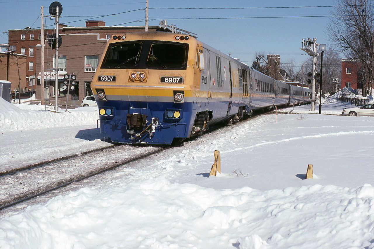 VIA 23 arrives the station on time.