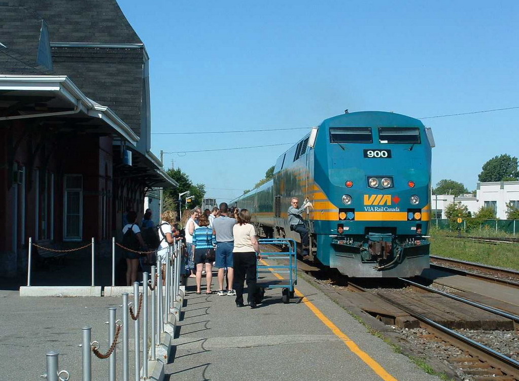 VIA 620 arriving St-Hyacinthe,2nd stop from Mtl.