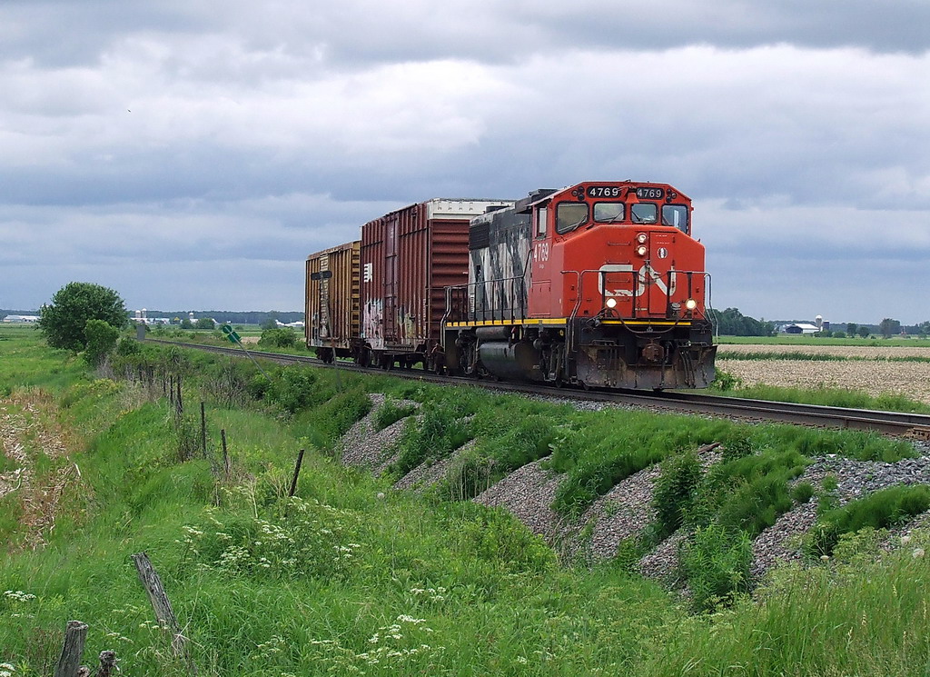 CN 514 delivers its daily boxes