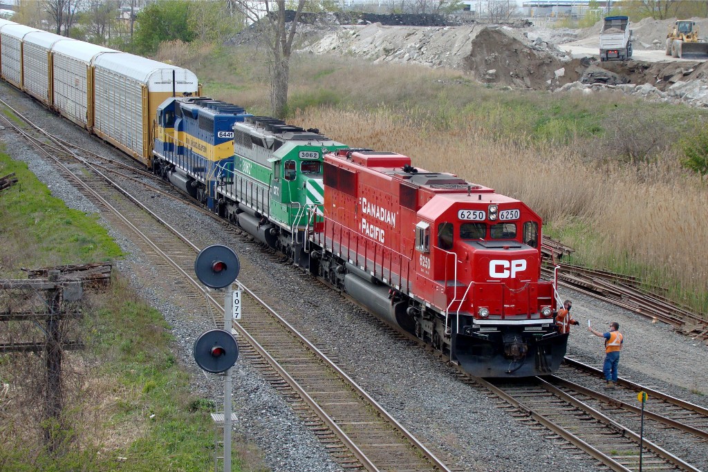 The conductor grabs his train orders as CP train 242 lead by freshly rebuilt ex-SOO 6050 pulls into Walkerville yard.