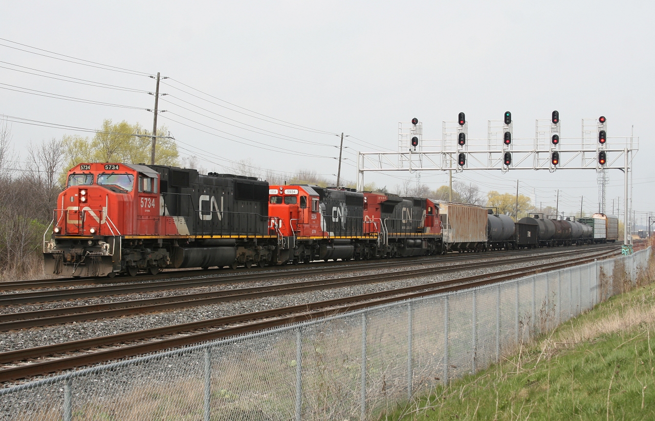 CN 435 arrives at Oakville to set out 9 cars with CN 5734, GTW 5934 and CN 2134