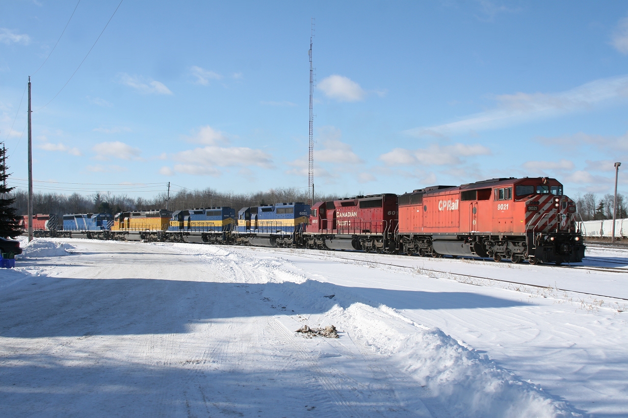 CP 427: CP 9021, CP 6015, DME 6083, ICE 6216, CEFX 2797, CEFX 3164, CP 6048 rolls through Guelph Jct.