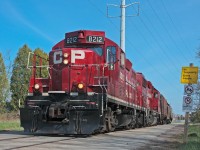 Delivery complete, the crew of the 8212 heads back north to the Expressway Yard with 8 spacer cars for Toronto Yard.