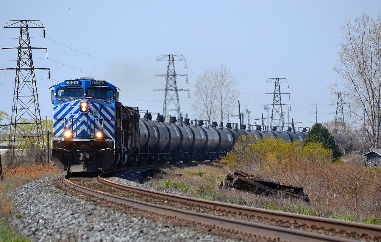 CP 640 led by CEFX 1024 along with a SOO and St.L&H, rounds the bend eastbound thru Tilbury with this ethanol train.