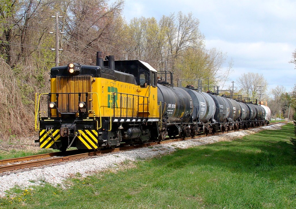 Essex Terminal Railway SW14 #104 leads a nine car train south en route to Amherstburg.