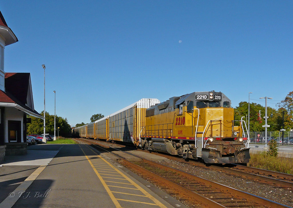 A slow day for the GEXR as a single units drags a dozen multi-levels east to Mac Yard.