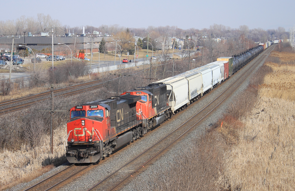 CN Dash9 & SD75I with mixed freight.