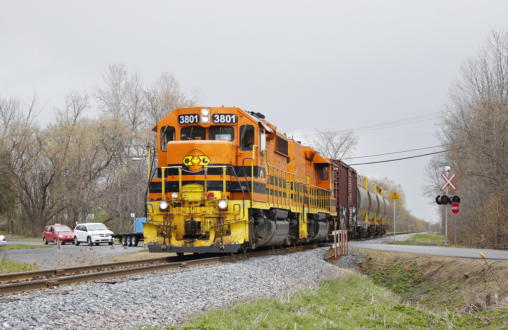 QGRY 3801 with short local freight near to St.-Therese.