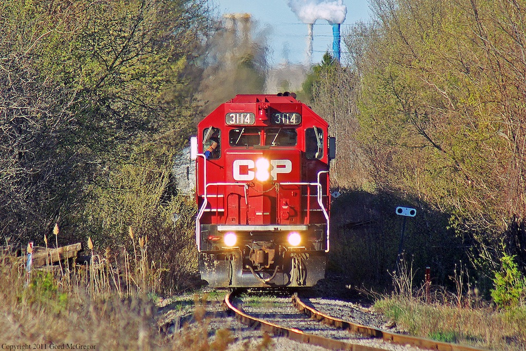 Leaving the industrial portion of the GTA T08 enters the tight confines of the Rouge Valley amidst spring blooms on Mothers Day 2011.