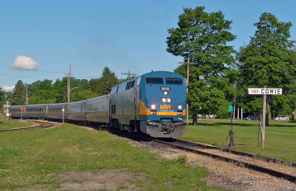 Named after a fomer dispatching colleague of mine, Cowie sees the arrival of VIA 84 this day.