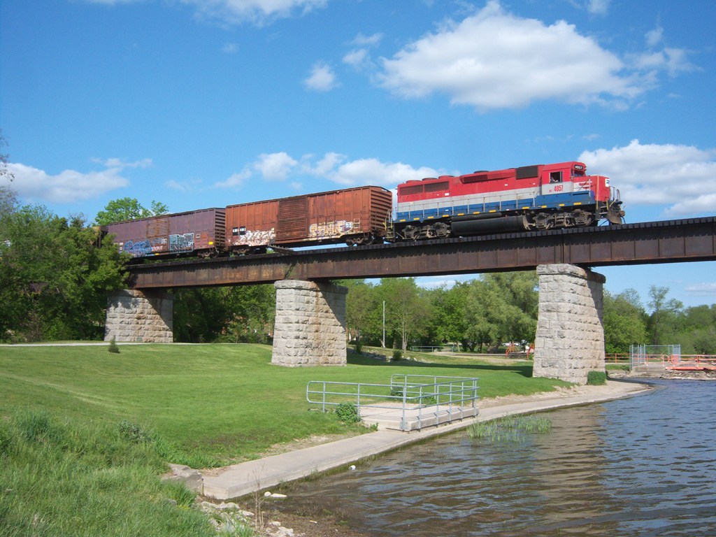 RLK 4057 Crosses the Grand River at Caledonia Ontario.  They have 12 cars in tow for Garnet Ontario.