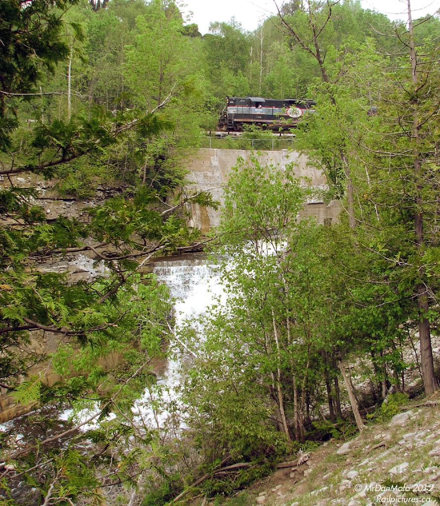 Passing through the scenic Forks of the Credit Provincial Park, Cando Contracting GP9 1000 hauls the OBRY Credit Valley Explorer slowly past Cataract Falls and the old power plant ruins nearby.