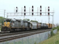 CN 435 departs Oakville behind GTW 5951 and GTW 5945