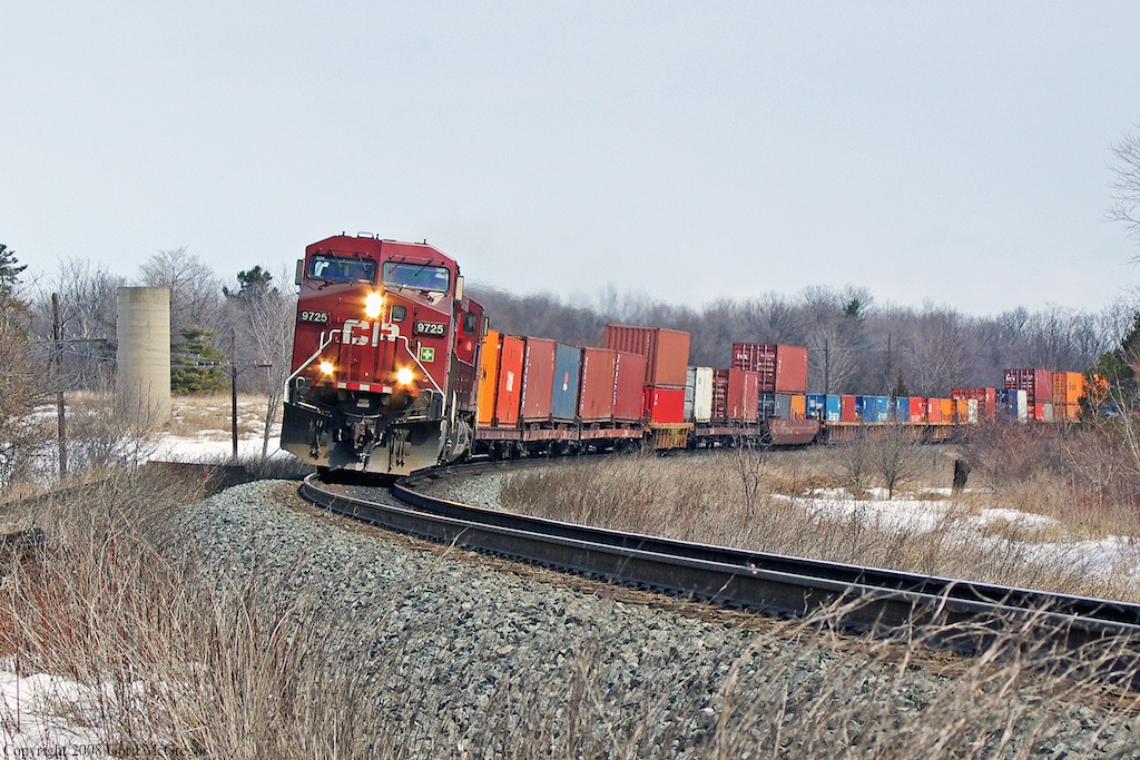 Heading through the sweeping curve and to the Suburbs in Scarborough in 2008.