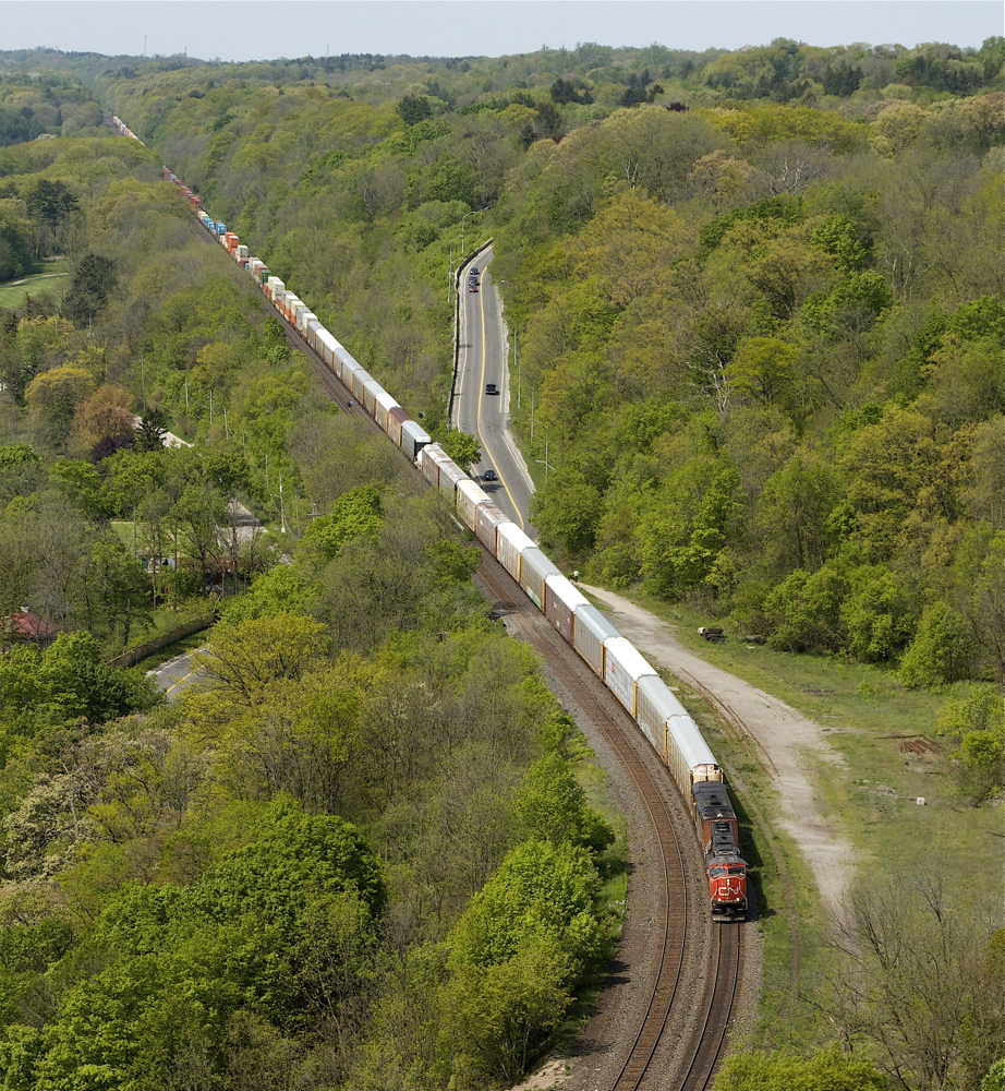 Dwarfed by the expanse of the Dundas Valley, 5694 leads eastbound hotshot 148 downgrade towards Bayview Junction.