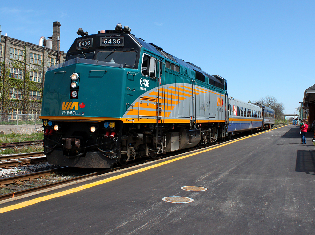 VIA 85 departs Kitchener as a little boy and his mother watch.