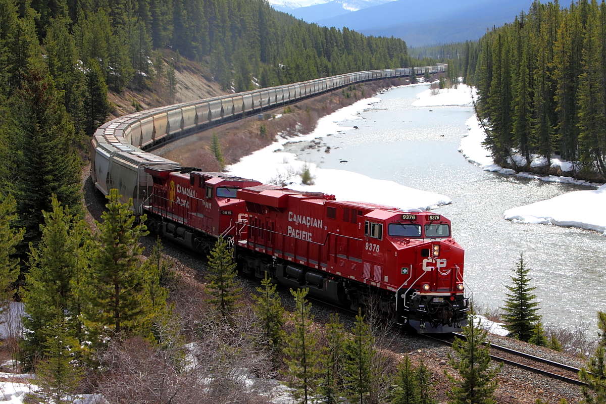 CPR 9376 - GE ES44AC - New Power entering an Old Curve - West into Morant\'s Curve on CPR Laggan Subdivision