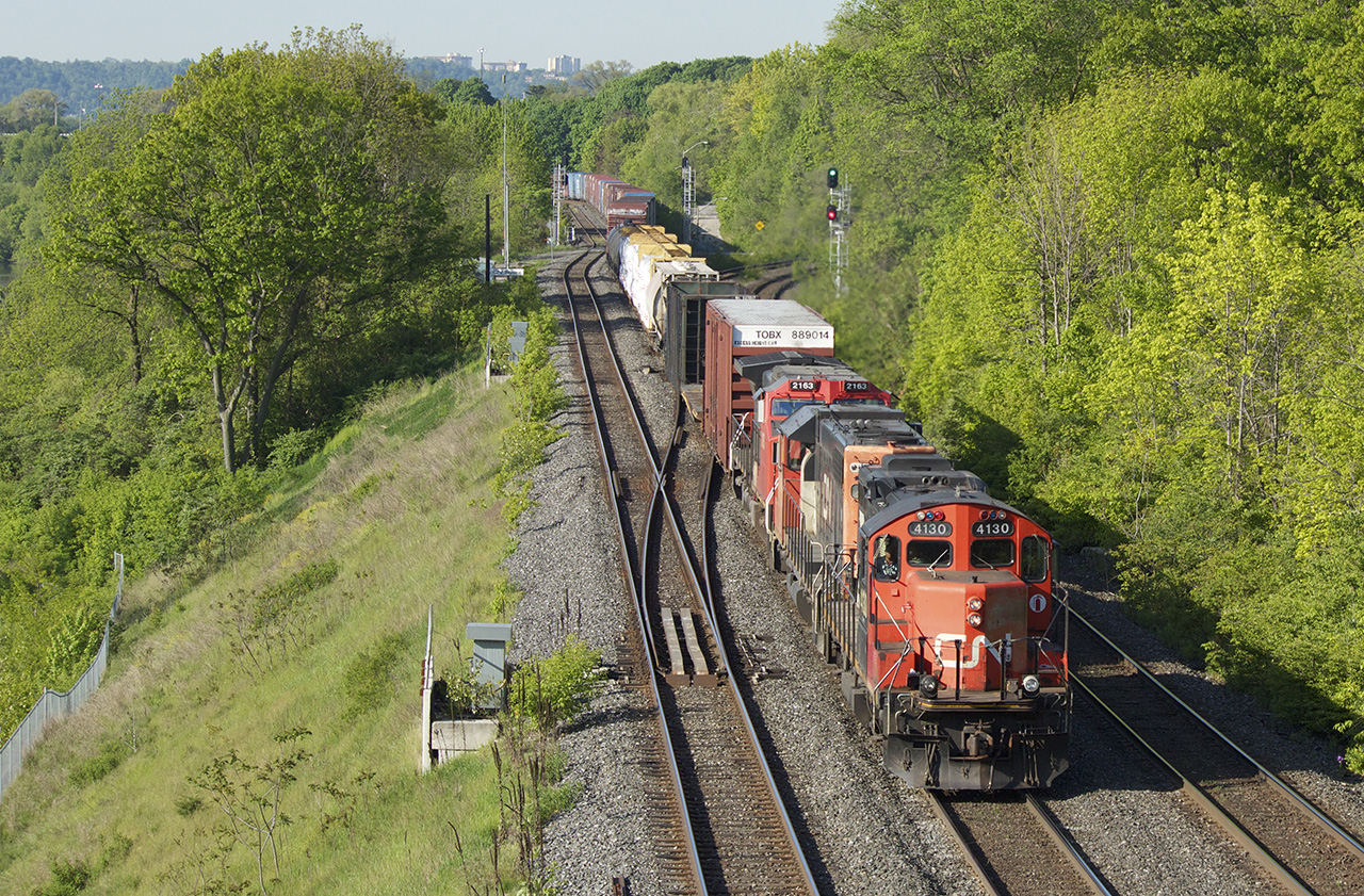 CN 567 heads east through Bayview with a duo of veteran geeps and a newly-acquired C40-8W.