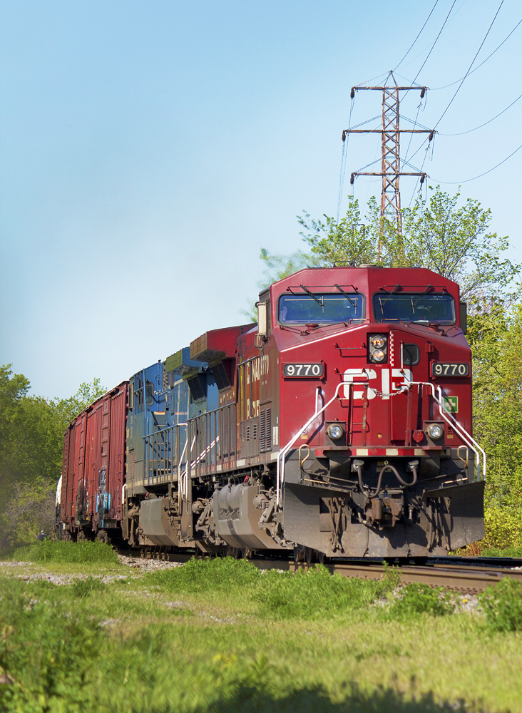 I decided to try out a different spot near Avenue Rd. Here 220 coasts downgrade towards Summerhill.