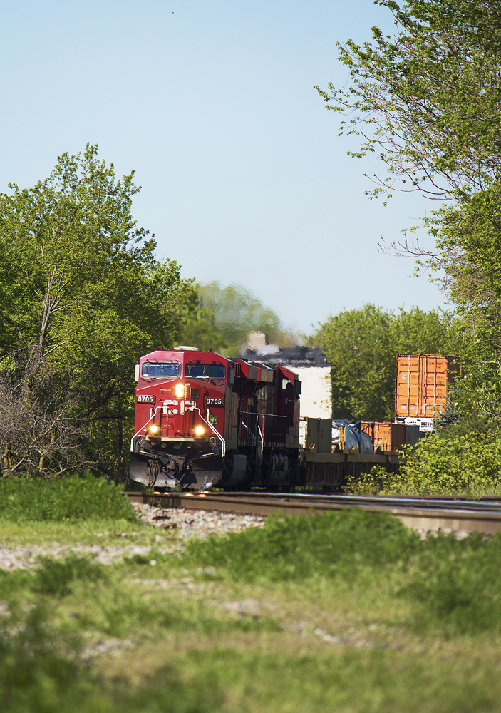 CP 8705 breezes around the bend at Avenue Rd with a 114 in tow..