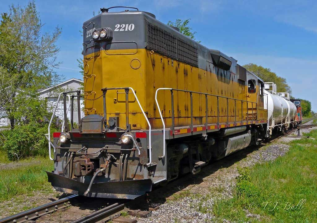 With a small train today, GEXR 582 leaves Guelph heading for Kitchener and quitting time.