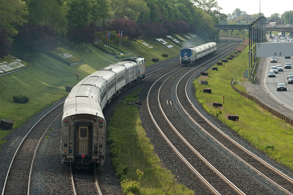 We got P42\'s, They got P42\'s. Amtrak\'s Maple Leaf passes the consist for VIA 60.