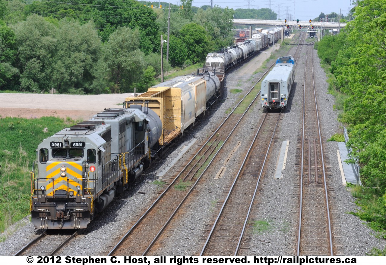 CN 435 has work at Aldershot Yard, with GTW 5951 and GTW 5945 trailing, while VIA 92 slows for a station stop.