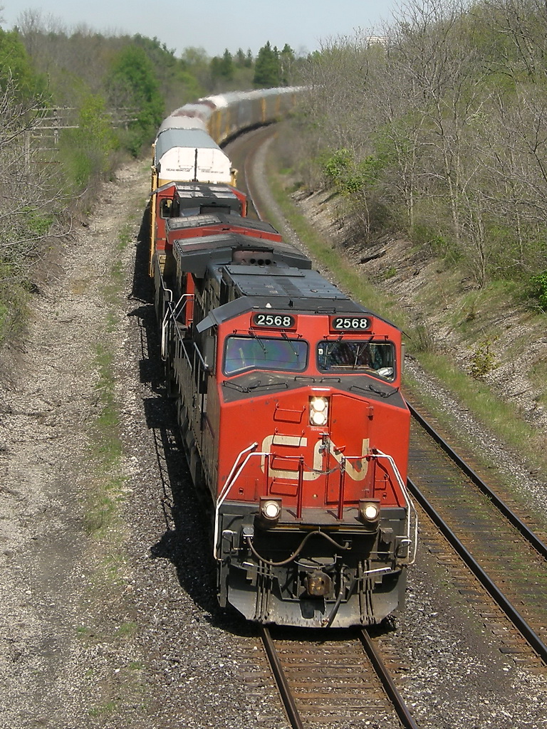 CN 2568 brings a long and heavy 393 out of London towards Sarnia.