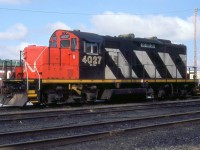 CN rebuilt 4027 from 4420 still has her golden Nos surrounded with a white line.