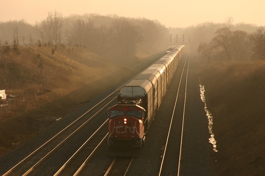 CN 332 grinds up the grade from Hamilton as VIA 95 waits at Snake