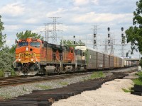 BNSF 5300, BNSF 4303 and BNSF 9508 ease 393 into Aldershot Yard