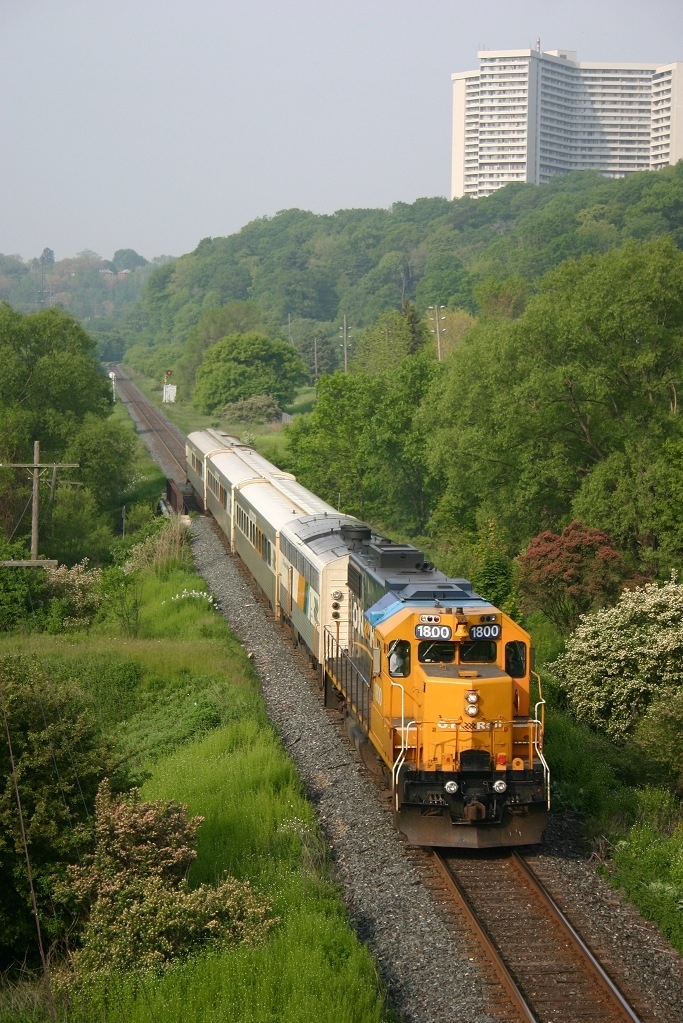 ONT 697 cruises up the Don Valley, about to pass under Don Mills Road