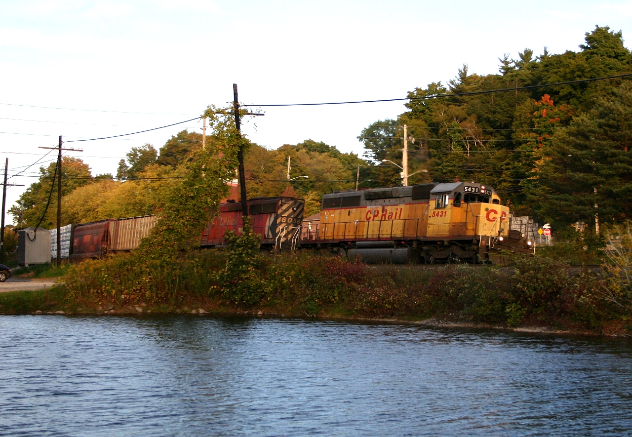 CP 5431 still in UP colours grinds uphill at dusk.